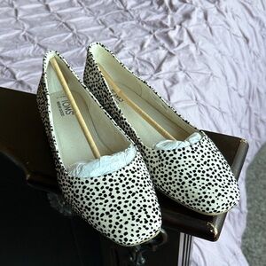 TOMS Black & White Polka Dot Women's Flats 10M